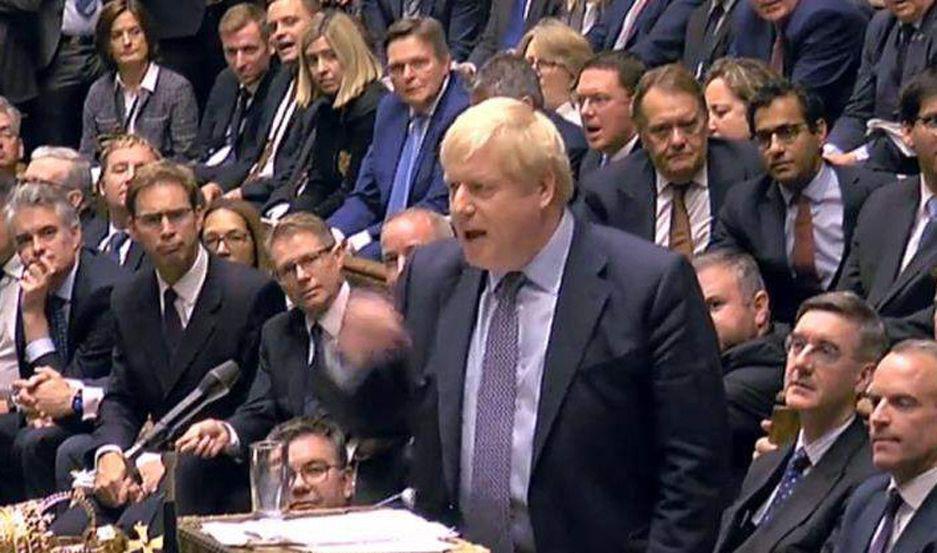 El Parlamento britaacutenico pospone decisioacuten sobre el acuerdo Brexit