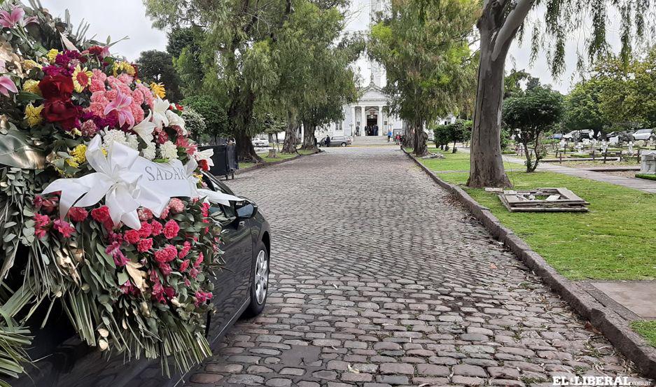 El emotivo uacuteltimo adioacutes de familiares y artistas a Vitillo Aacutebalos