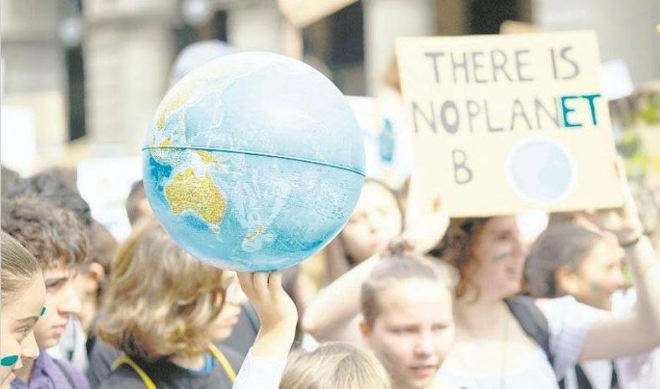 Los centennials nos interpelan y tambieacuten nos ensentildean