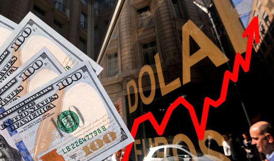 El doacutelar volvioacute a subir y superoacute por primera vez los 61