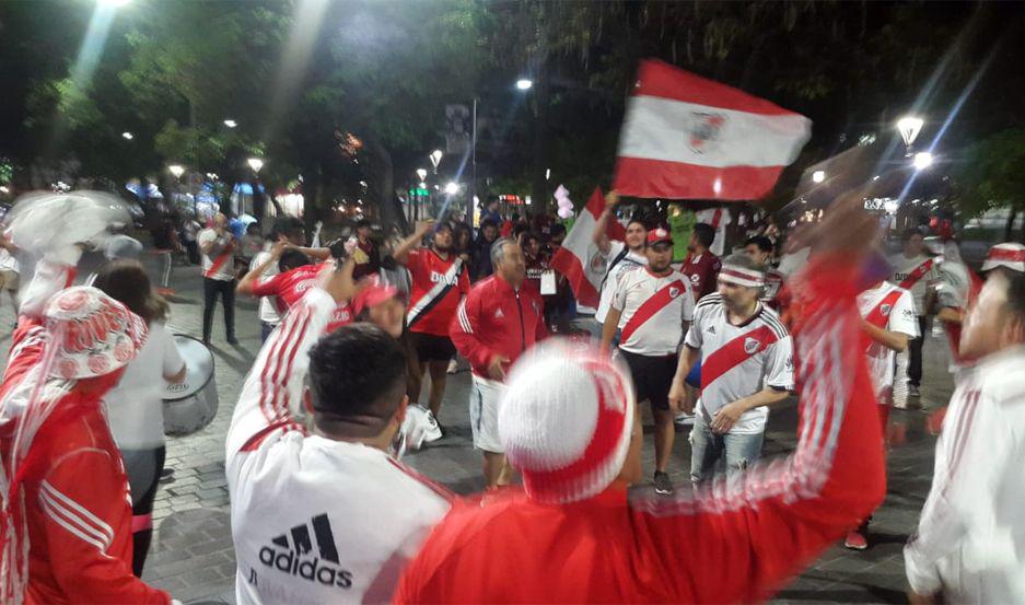 VIDEO  Asiacute festejaron los santiaguentildeos el pase de River a la final de la Copa Libertadores