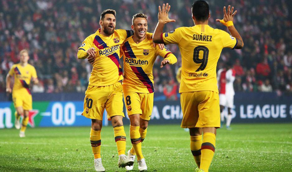 Messi marcó el primero y Su�rez participó del segundo para un Barcelona que se consolida en la punta del grupo F