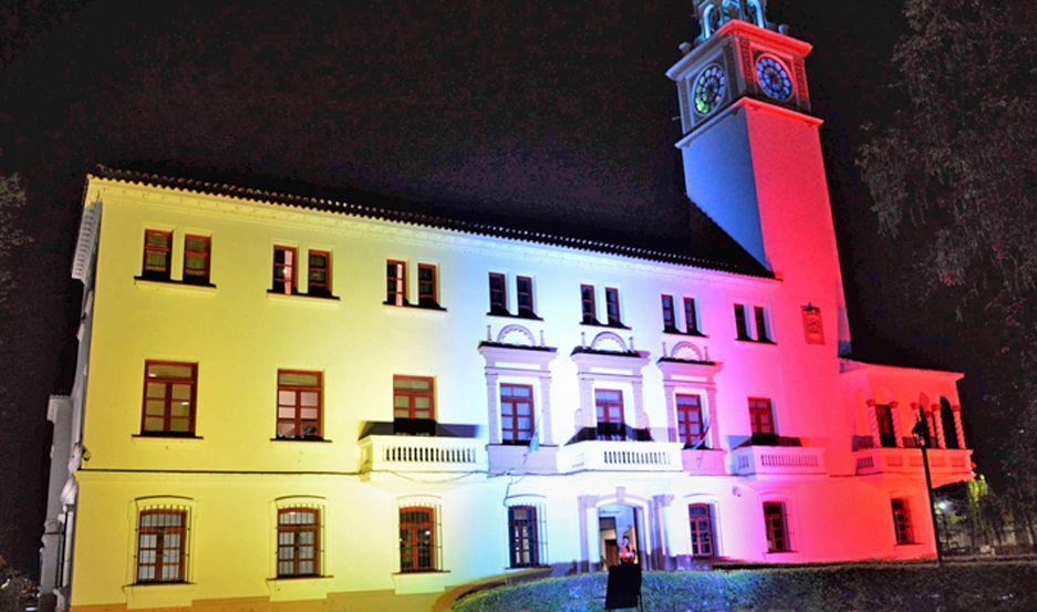 La Casa de Gobierno se iluminoacute con los colores de la Lucha contra la Polio