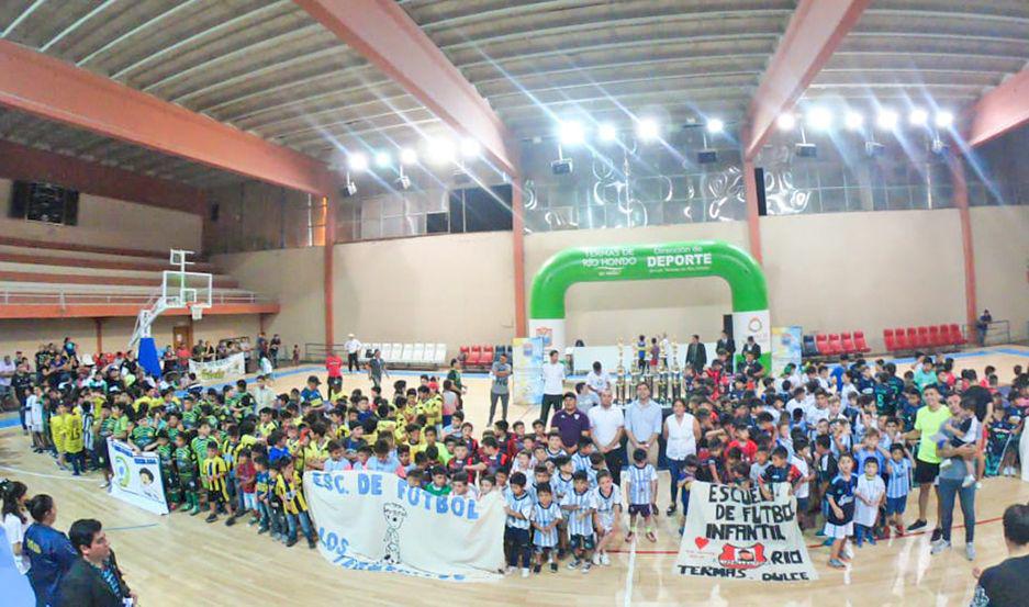 Entregaron premios del torneo de fuacutetbol donde participaron 450 chicos
