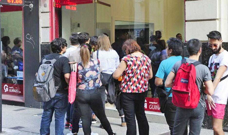 Economistas advierten por la semana proacutexima y la necesidad de medidas urgentes por remarcacioacuten de precios y reservas