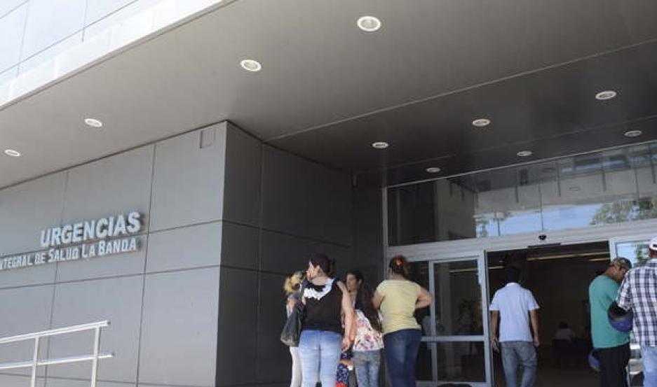 Los policías hicieron un corte de calles para permitir la llegada de la ambulancia al Centro de Salud de La Banda