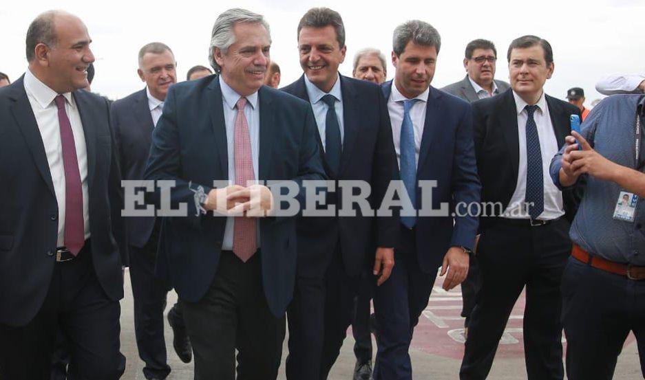 La llegada del presidente electo fue en el aeropuerto internacional Benjamín Matienzo