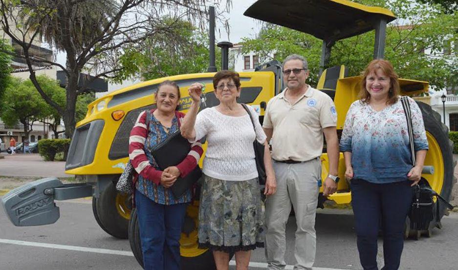 Las autoridades de la Cooperativa Salinas de Guanaco Sombriana recibieron las llaves de las maquinarias