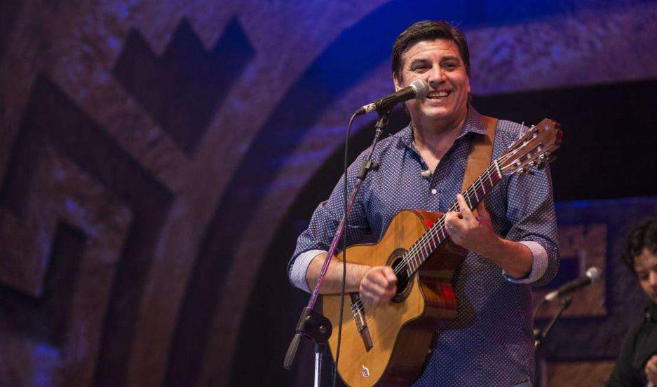 El cantautor santiagueño presenta su disco Vida