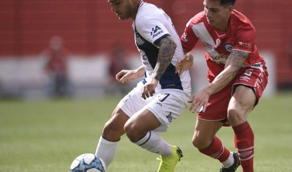 VIDEO El Bicho derrotoacute a Talleres por 1 a 0 y mira a todos desde arriba