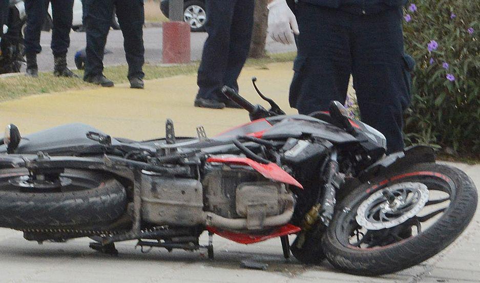 Cada vez maacutes motociclistas sin casco mueren en el traacutensito