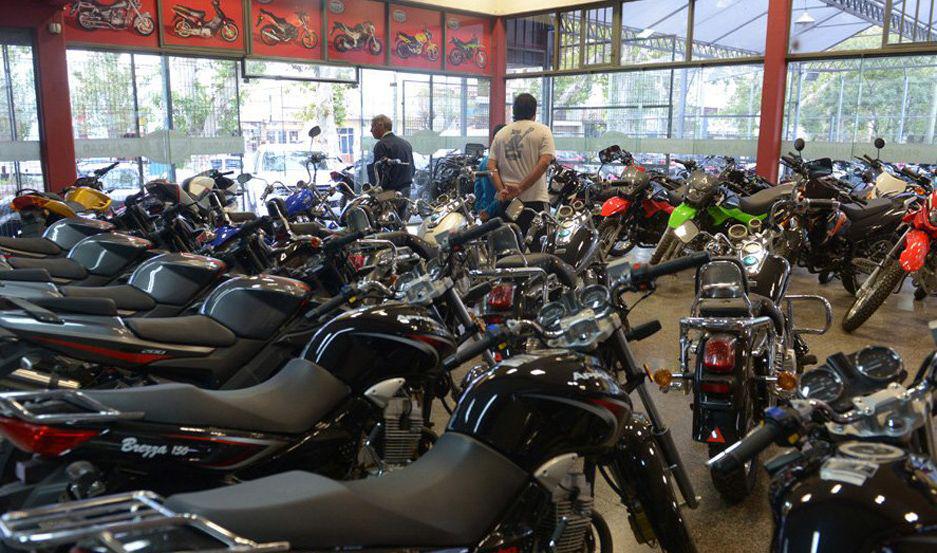 Los programas en 12 y 18 cuotas para la compra de motos siguen este mes