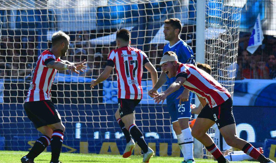 El ex delantero de Boca sacó un derechazo en el complemento que desató el festejo en el pueblo Pincharrata