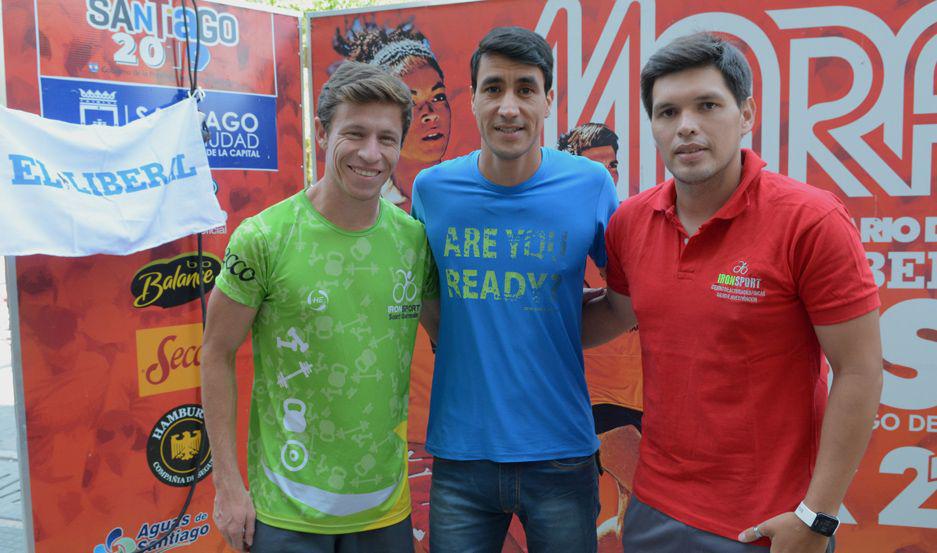 Nery Ch�vez (izq) Gerardo Atía y Emanuel Gallo asesoraron a los atletas en la jornada de ayer en Hamburgo Compañía de Seguros