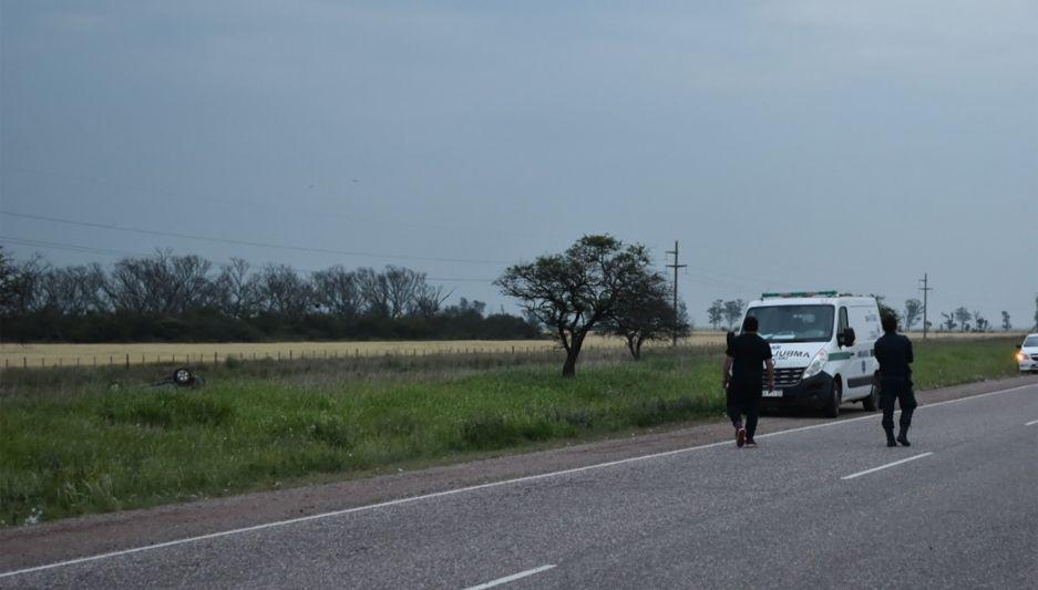 Dos muertos y un herido grave tras el vuelco de una camioneta en la ruta 98