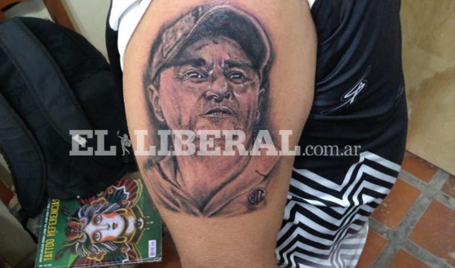 El tatuaje del Sapito Coleoni se viralizó por las redes sociales de la hinchada ferroviaria