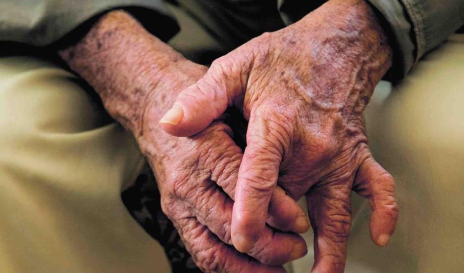 Empleado municipal estafoacute a un anciano por maacutes de 90 mil pesos y terminoacute tras las rejas