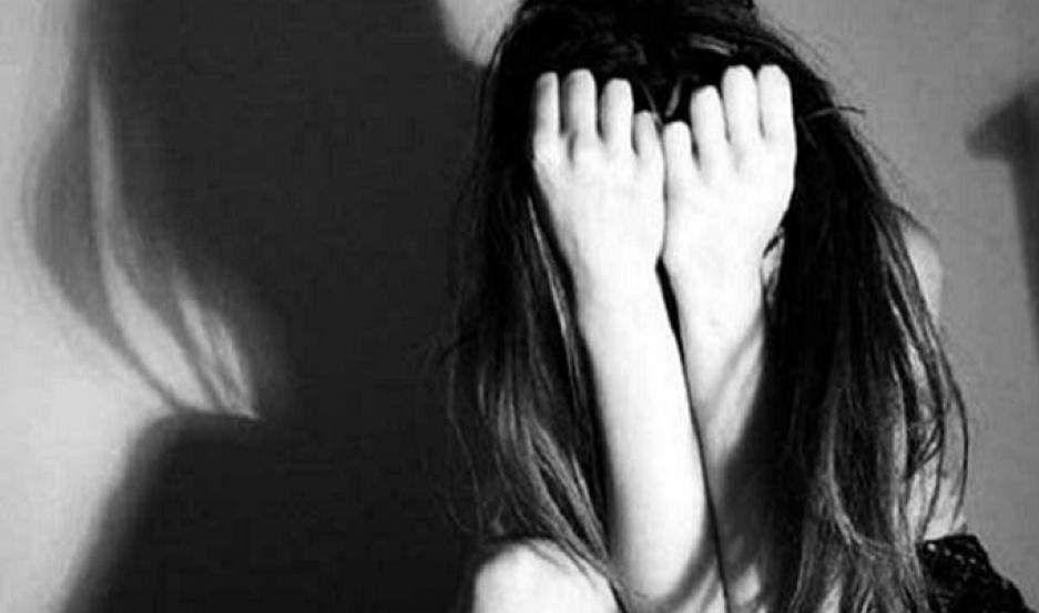 Coacutemo pena la ley la prostitucioacuten de una viacutectima menor