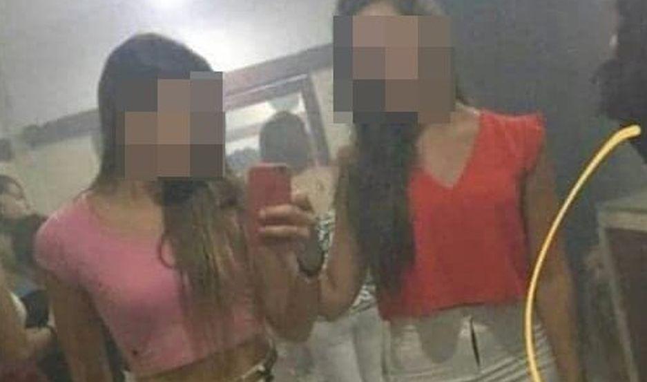 Fueron a un boliche se sacaron una selfy y aparecioacute la imagen de una criatura