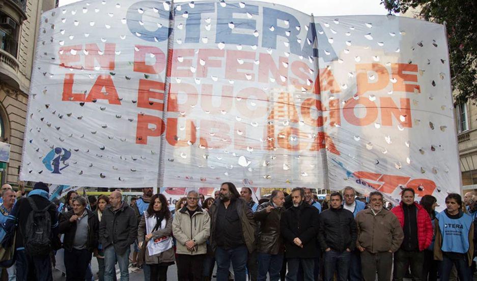 CTERA convocoacute a un paro nacional por la represioacuten a docentes en Rawson