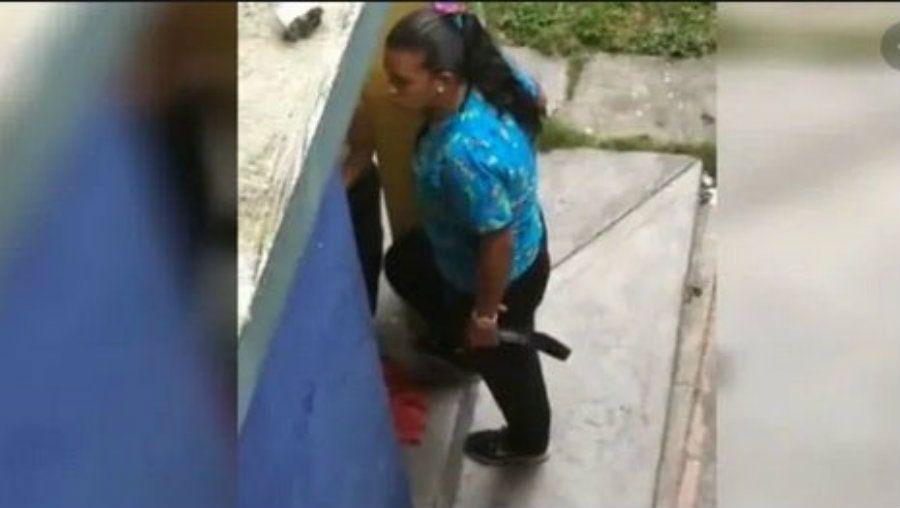 Insoacutelito- Maestra  agarroacute a cintarazos a un alumno