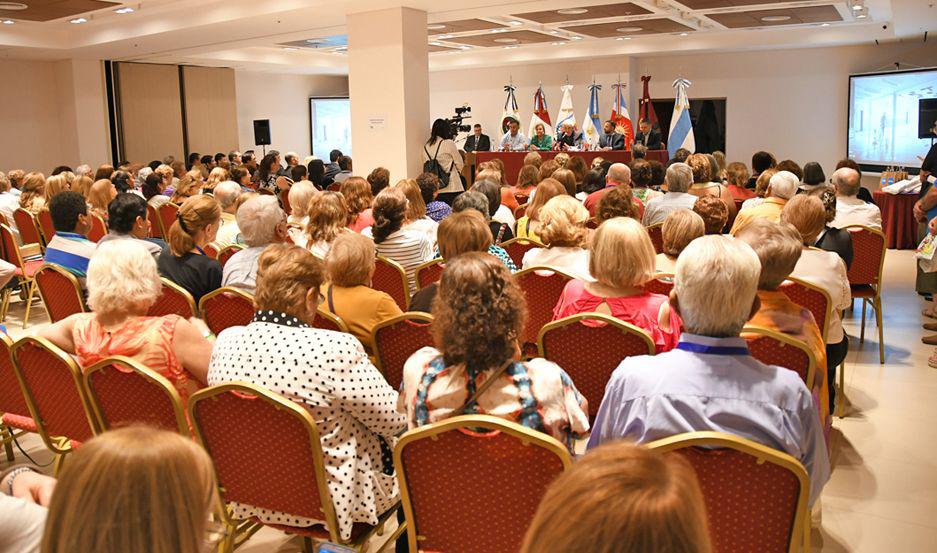 Cientos de jubilados de gran parte del país participan del taller que finalizar hoy en el Amerian Carlos V