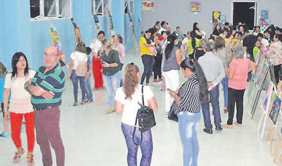 Colorida muestra del Taller de Pintura en el Centro Cultural de Pinto