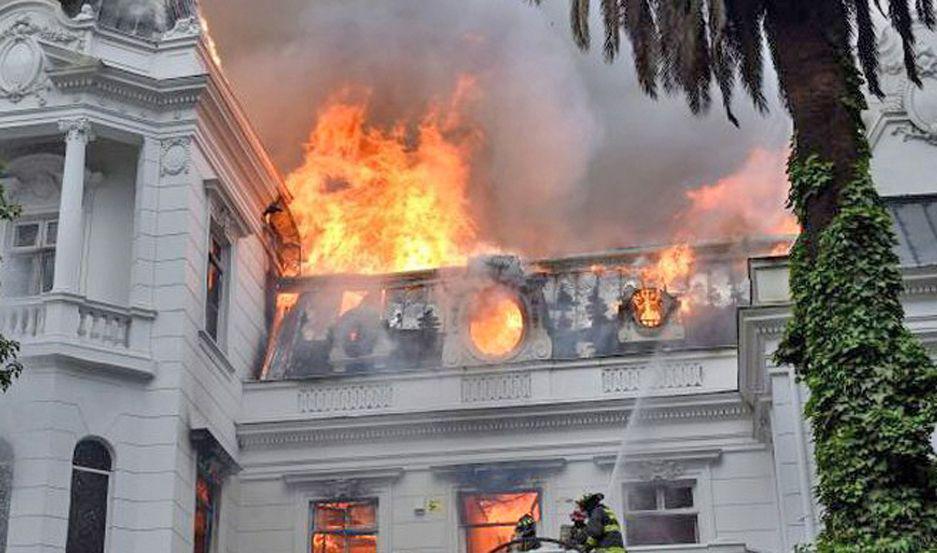 Incendiaron el edificio patrio donde funcionaban facultades de la universidad de Valdivia