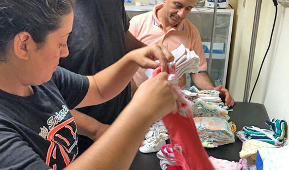 ACTIVIDAD Las voluntarias que integran la ONG entregaron donaciones entre las madres internadas en el servicio de Neonatología del Regional