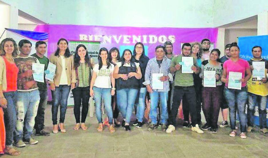 Entregaron certificados de capacitacioacuten a vecinos de La Cantildeada