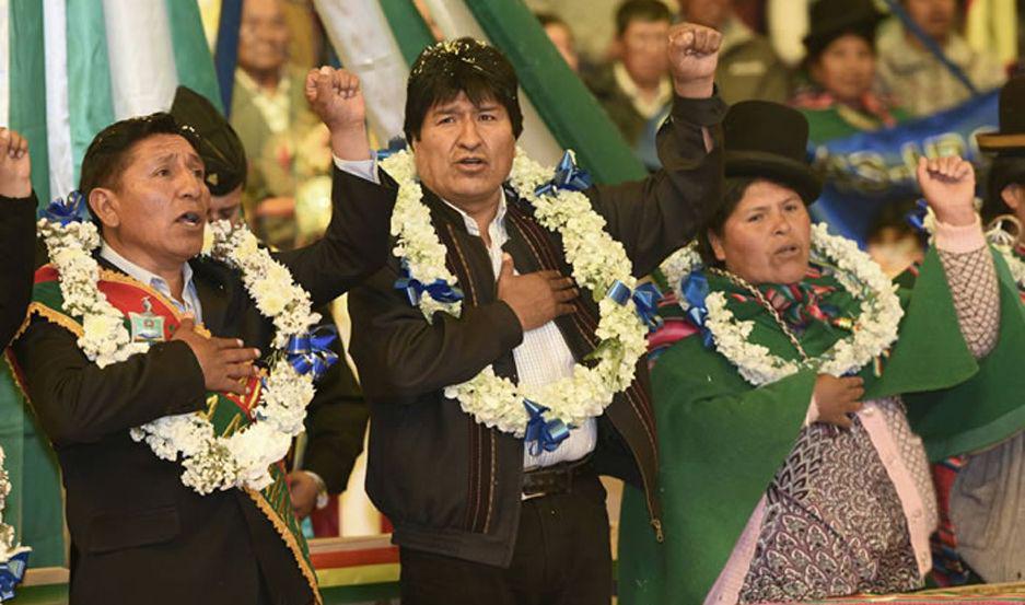 El eje político de Bolivia se quebró este domingo con la renuncia de Evo Morales y de su vicepresidente