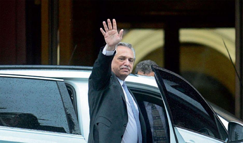 Estas son las 12 medidas econoacutemicas urgentes que tomariacutea Alberto Fernaacutendez