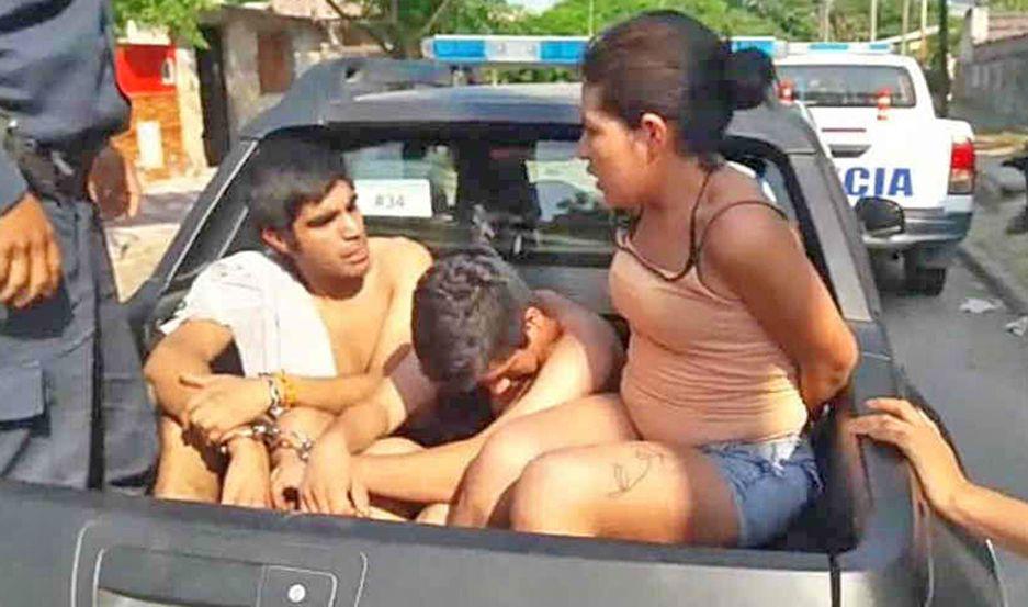 Siguen presos los tres joacutevenes que golpearon a abogada en la Costanera