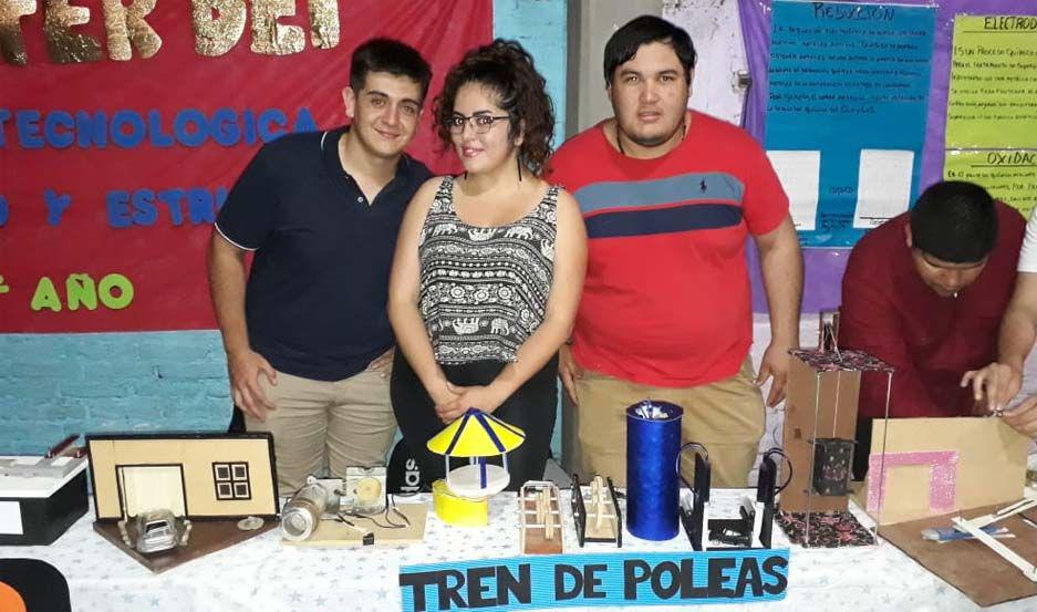 M�s de 30 stands expusieron los alumnos