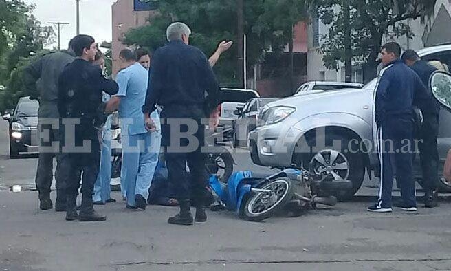 Una mujer sufrioacute heridas al ser embestida por una camioneta