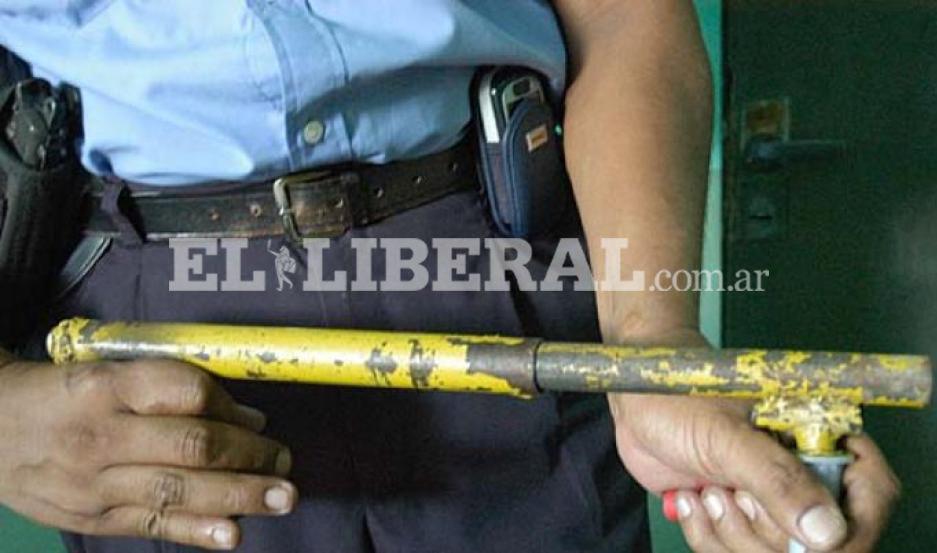 Testigos circunstanciales manifestaron que el agresor se dio a la fuga tras accionar una tumbera contra el joven damnificado