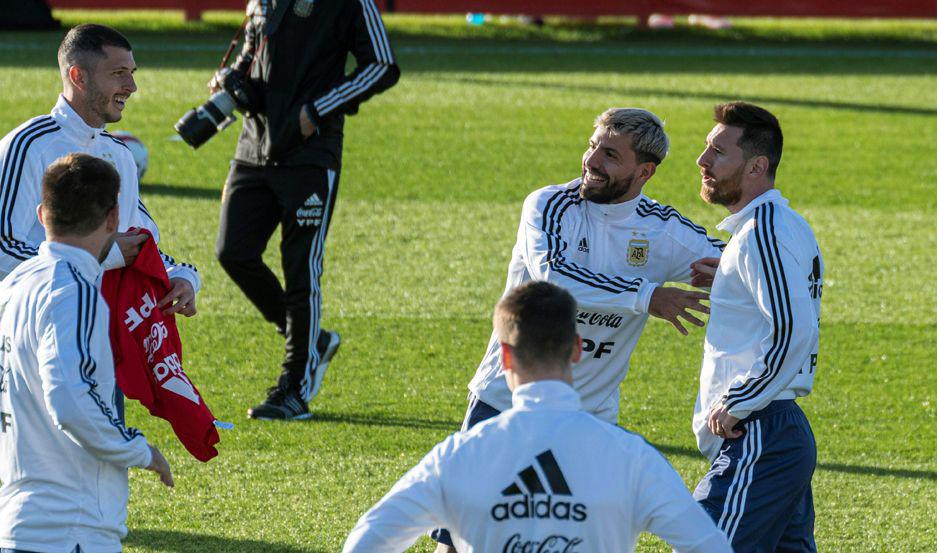 Argentina se entrenoacute en Mallorca y parte rumbo a Arabia Saudita