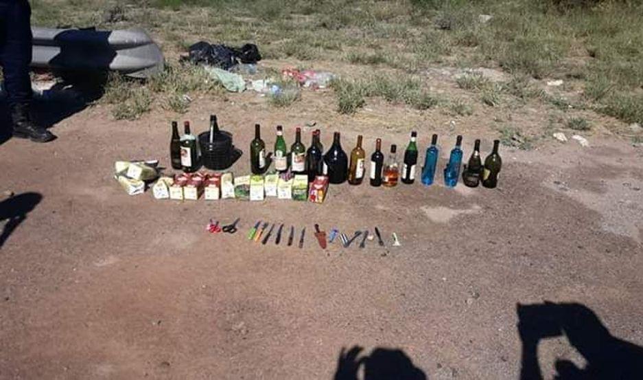 Efectivos policiales de La Rioja detectaron a hinchas de Lan�s con drogas y bebidas alcohólicas