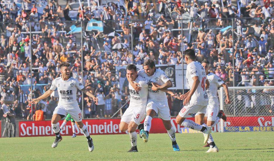 Central Coacuterdoba se metioacute en la final y sigue haciendo historia