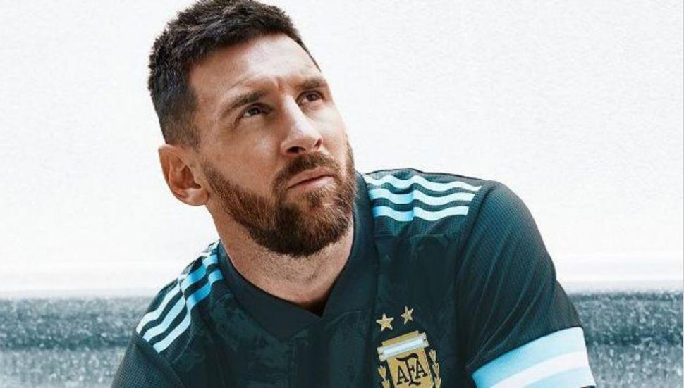 Argentina enfrenta a Brasil con el regreso de Messi y una camiseta nueva a  4500