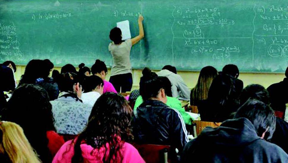 Cuaacutento demanda hoy invertir en la educacioacuten universitaria de los hijos en Santiago o en otras provincias