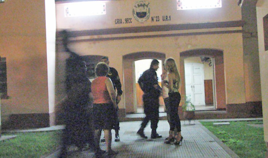 Varias dependencias policiales trabajaron en el caso y
anoche custodiaban el inmueble