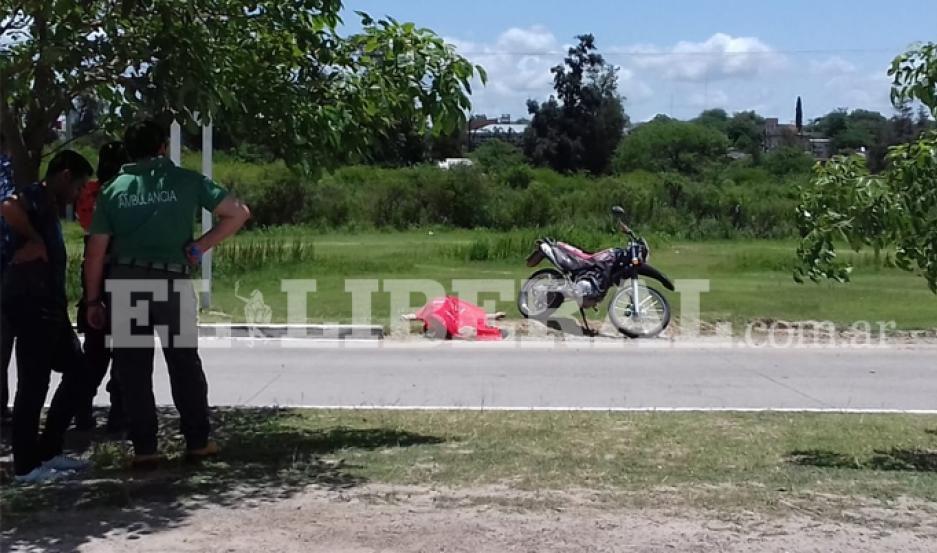 Los Cardozo- motociclista se durmioacute chocoacute contra un poste y fallecioacute por las graves heridas