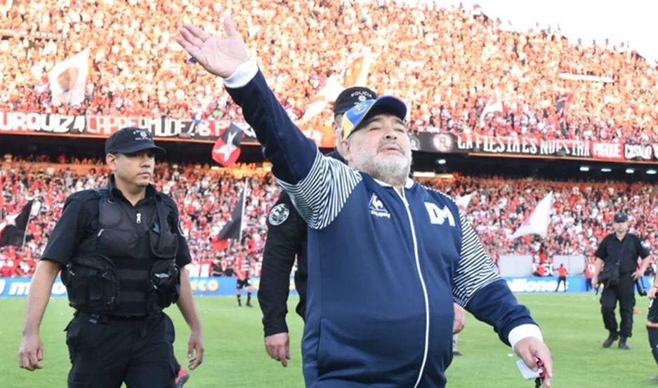Las autoridades del Lobo anunciaron el retiro de Diego Armando Maradona