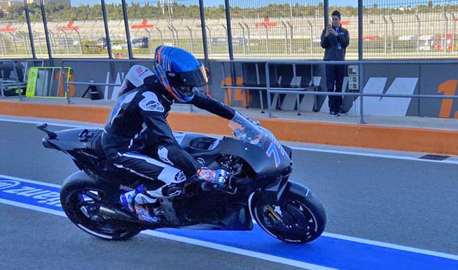 Alex Maacuterquez ya se subioacute a la nueva moto en Valencia