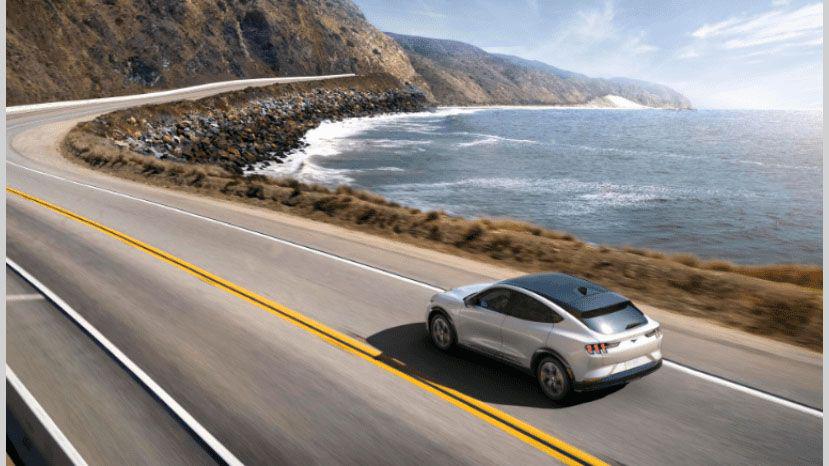 Ford Mustang Mach-E- asiacute es la versioacuten 100-en-porciento- eleacutectrica del deportivo