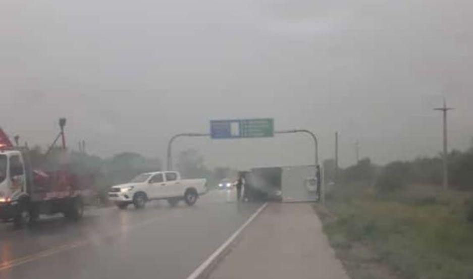 La fuerte tormenta generó grandes destrozos en pocos minutos