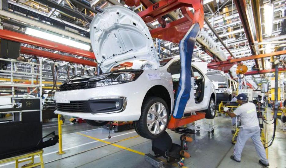 La actividad fabril se contrajo un 32-en-porciento- anual en octubre