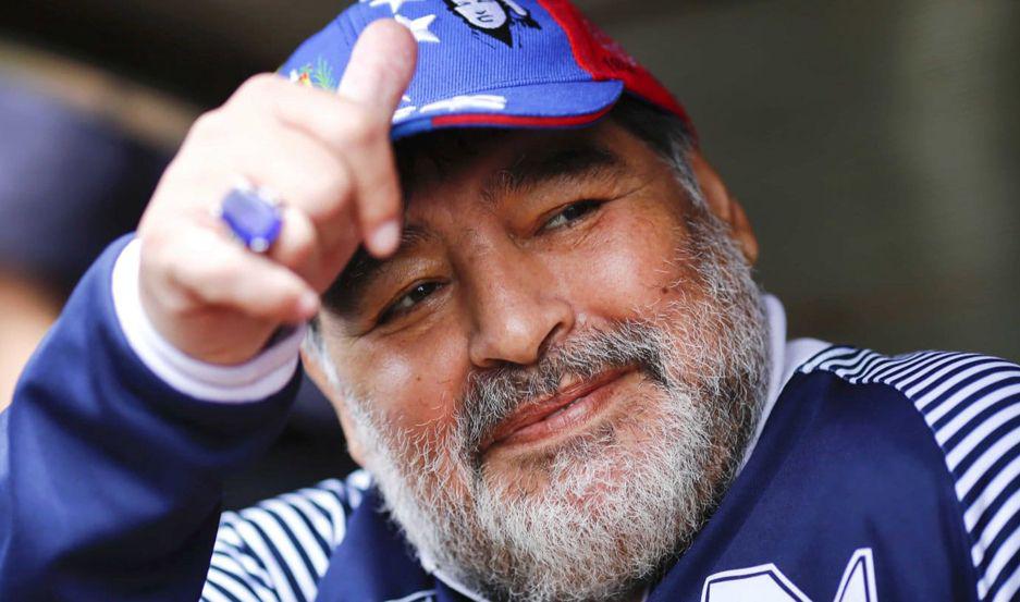 Finalmente los dirigentes llegaron a un acuerdo y Marardona seguir siendo el entrenador del Lobo