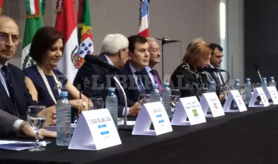 Zamora presidioacute acto por creacioacuten de entidad internacional que funcionaraacute en Santiago